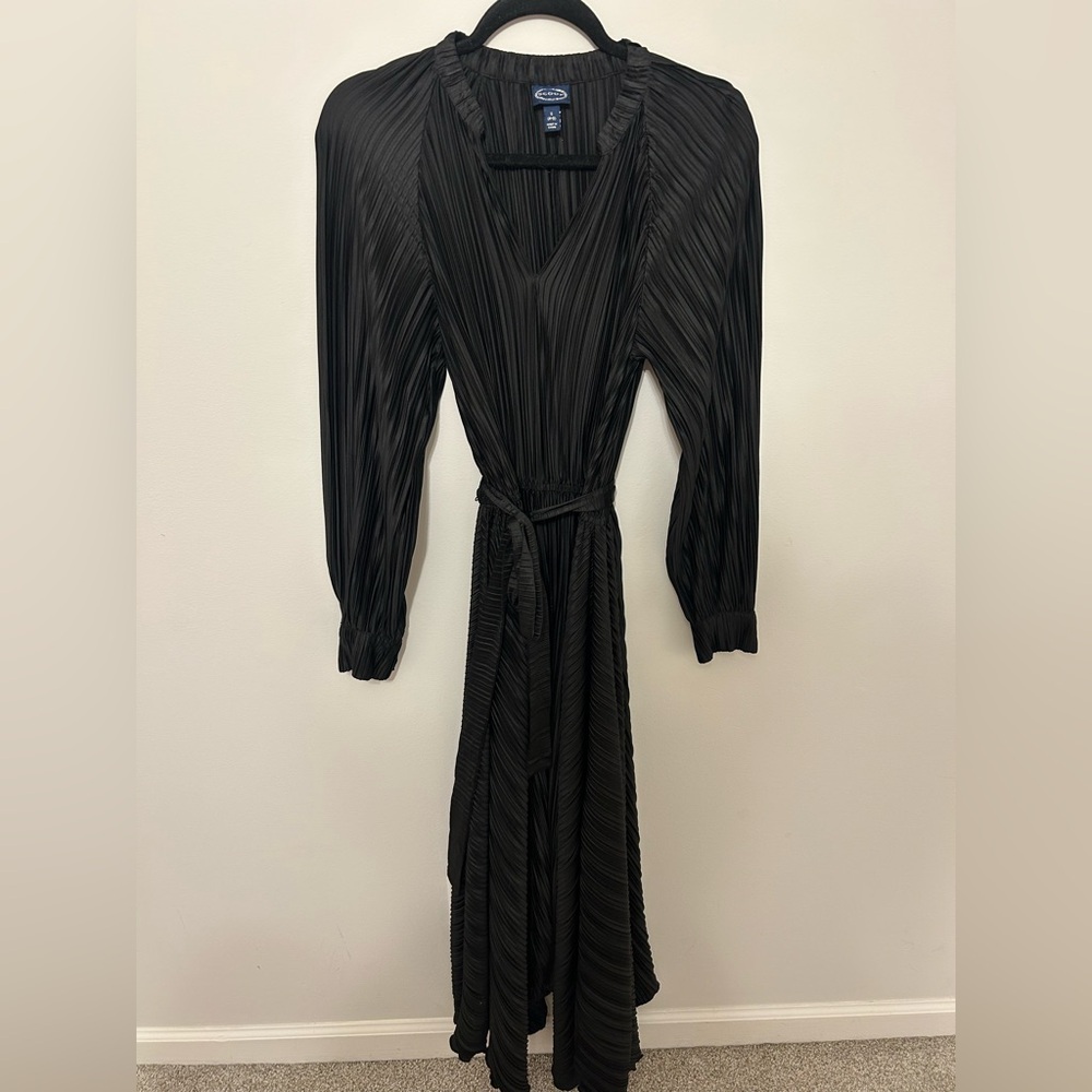 Elegant Black Maxi Pleated Dress